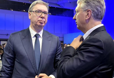 ВУЧИЋ У ДАВОСУ РАЗГОВАРАО СА ПЛЕНКОВИЋЕМ Главна тема НИС: "О укупној енергетској ситуацији и обезбеђивању стабилног снабдевања у сложеним околностима"