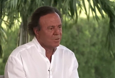 „Никада нисам присиљавао ниједну жену“ ХУЛИО ИГЛЕСИЈАС РЕАГОВАО НА ТЕШКЕ ОПТУЖБЕ БИВШИХ ЗАПОСЛЕНИХ Ево шта каже легенда латинске музике