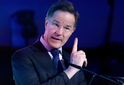 НИЈЕ ОСУДИО АМЕРИЧКЕ АСПИРАЦИЈЕ КА ГРЕНЛАНДУ Генсек НАТО-а избегао да каже да ли је прихватљиво да ЈЕДНА ЧЛАНИЦА АЛИЈАНСЕ ПРЕТИ ДРУГОЈ