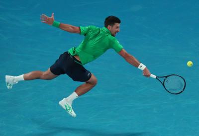 БРУКА НА АУСТРАЛИЈЕН ОПЕНУ! НОВАКОВА ПОВРЕДА БИЛА БИ ШАНСА ЗА ПРОТИВНИКА?! Коментатор скандалозном реченицом изазвао гнев публике широм света