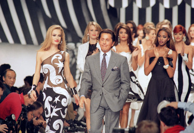 (ФОТО) БИО ЈЕ МИЉЕНИК ЏЕНИФЕР АНИСТОН, ГВИНЕТ ПАЛТРОУ, НИКОЛ КИДМАН… Познате личности се ОПРАШТАЈУ ОД МОДНОГ МАЕСТРА: Драги мој Валентино…