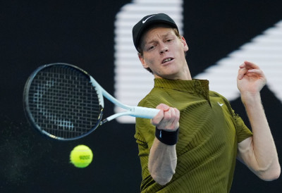 СИНЕР БИО У НАЛЕТУ ПА СТАО: Фрaнцуз му предао меч, Италијан кренуо у одбрану титуле на АО