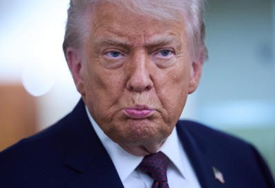 Трговински рат без краја! ТРАМП ПРЕТИ НОВИМ ЦАРИНАМА, повлачи ултиматуме и отвара нови фронт против савезника У ИГРИ намети од 100 ОДСТО