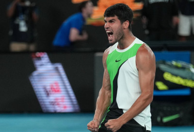 АЛКАРАЗ ПРВИ ПУТ У ПОЛУФИНАЛУ АО: Де Минор лак залогај, Шпанац иде ка једином гренд слем трофеју који му недостаје