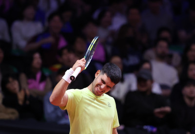 АЛКАРАЗ ПОБЕДИО СИНЕРА у егзибиционом мечу у Јужној Кореји