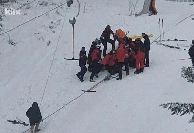 (ФОТО) САЈЛА ИСПАЛА НА СКИЈАЛИШТУ, ПОВРЕЂЕН ДЕЧАК: Сумња се на неодговорно понашање скијаша