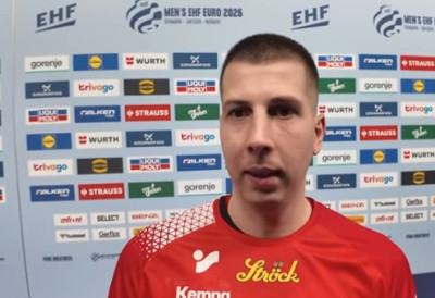 ОРАО МИЛОСАВЉЕВ И АУСТРИЈСКИ РЕПРЕЗЕНТАТИВАЦ БЕЛОШ СЕДАМ ГОДИНА ДЕЛИЛИ СВЛАЧИОНИЦУ, У ПОНЕДЕЉАК ДЕЛЕ САМО ТЕРЕН И ЖЕЉУ ДА ПОБЕДЕ: Судбина Србије у рукама кума