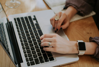 ТРИ ИЗВОДА ЗА НЕКОЛИКО КЛИКОВА- БЕСПЛАТНО И ОД КУЋЕ Нове услуге Канцеларије за ИТ: Изводи никад више на шалтеру! Без по муке до папира- Бирате како да вам стигну