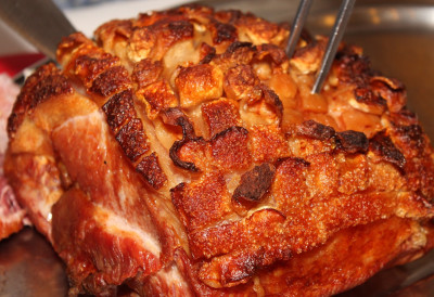 ХРСКАВА КОРИЦА, СОЧНО МЕСО Мајстори кухиње откривају како да прасетина испадне савршена