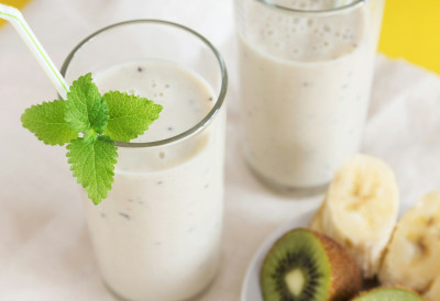 ТРИ "КОКТЕЛА" СА КЕФИРОМ ТОПЕ КИЛОГРАМЕ Варијанте са поврћем и воћем, а све могу и за вечеру!