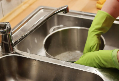 ПОСЛЕ ОВОГА ВИШЕ НИКАДА НЕЋЕТЕ ОСТАВИТИ СУДОВЕ ПОТОПЉЕНЕ ПРЕКО НОЋИ! Судопере су расадник ЕШЕРИХИЈЕ и СТЕПТОКОКЕ, али и једне СМРТОНОСНЕ бактерије