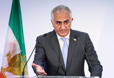 ПАХЛАВИ НАЈАВИО ПОВРАТАК У ИРАН ИЗ ВАШИНГТОНА, ГДЕ САДА ЖИВИ  „Заузмите центре градова, почните генерални штрајк“