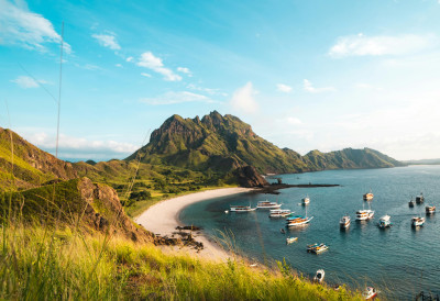 ПОСАО ИЗ СНОВА НА ОСТРВУ ЗВАНОМ ВРАТА РАЈА  Стан бесплатан, сатница 15 евра, нема аутомобила...али је мало људи