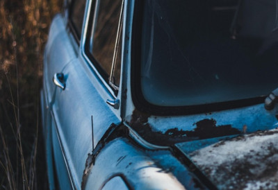 ЕВО ДА ШТА РАДИТЕ ЗИМИ КАДА ВАМ ЈЕ АУТО ПРЉАВ  Прање на великој хладноћи не долази у обзир, возило ће претрпети термички шок