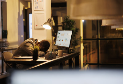 РАД БЕЗ ПАУЗЕ ВОДИ У ПСИХИЧКИ СЛОМ Стручњаци упозоравају како да препознамо изгарање на послу