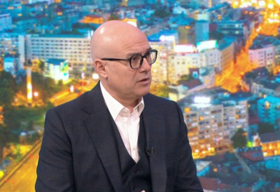 БЛОКАДЕРИ ПРАВЕ ЛИСТУ ДУЖЕ НЕГО ШТО СЕ ГРАДИО СКАДАР НА БОЈАНИ Лидер СНС Вучевић најавио: Наша листа биће млађа, храбрија и образованија