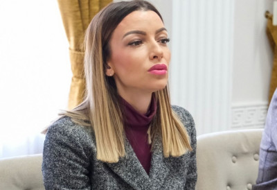 МЕСАРОВИЋ ОШТРО ОДГОВОРИЛА ЂИЛАСУ НА ПРОЗИВКЕ О МИЛОШУ ВУЧЕВИЋУ  Он је све супротно ономе што ти никад ниси био, оличење  поштења, честитости и храбрости