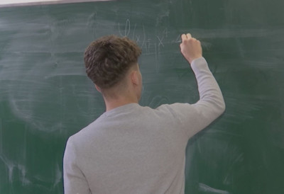 (ВИДЕО) МАТЕМАТИЧКИ ВЕЛЕМАЈСТОР ИЗ СРБИЈЕ ПОКОРИО АМЕРИКУ Вуку титула апсолутног победника на математичкој олимпијади