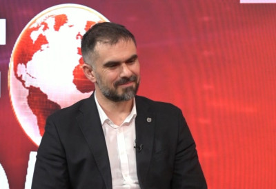 БЛОКАДЕРИ ЖЕЛЕ ДА НАС РАЗЈЕДИНЕ Градоначелник Новог Сада Жарко Мићин: Смета им српско јединство, наша победа на изборима ће бити чиста као суза