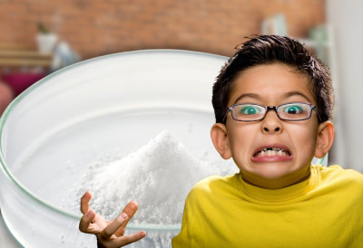 „СНИФИТ“ ИЗАЗВАО ХАОС У КОМШИЛУКУ Енергетско пиће у праху опасно глуми кокаин, тинејџери га ушмркивали ПРОМПТНО УСЛЕДИЛА ЗАБРАНА ПРОМЕТА