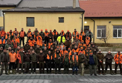 ГРУПНИ ЛОВ НА ПРЕДАТОРЕ У РИВИЦИ Пала два шакала и пет лисица