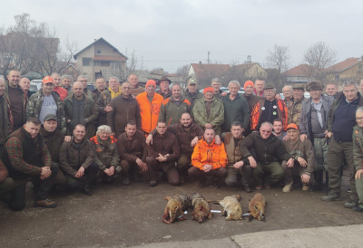 СТАРОМ ЛИСЦУ ЛИСАЦ НИЈЕ ПРОМАКАО Одржана меморијална хајка на предаторе „Живојин Сомборац” у Руменки