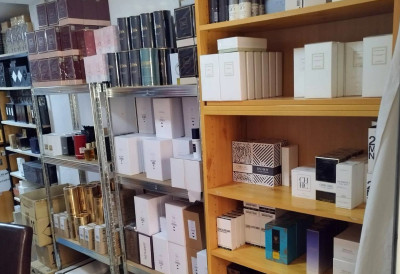 ПАЛО 800 БРЕНДИРАНИХ ПАРФЕМА У СУБОТИЦИ Заплењена роба у вредности од преко пет милиона динара!