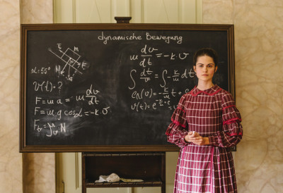 МИЛЕВА АЈНШТАЈН, ЖЕНА ИЗ СЕНКЕ ГЕНИЈА, ПРЕМИЈЕРНО НА ВЕЛИКОМ ПЛАТНУ МТС ДВОРАНЕ Филм финансиран средствима АП Војводине ускоро у биоскопима