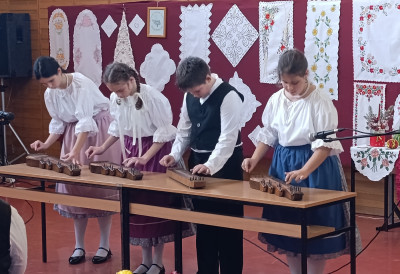 ПЕСМА, ТАМБУРА И СРЦЕ ЗА КУЛТУРУ: КУД „Арањ Јанош” чува мађарску баштину у Србобрану