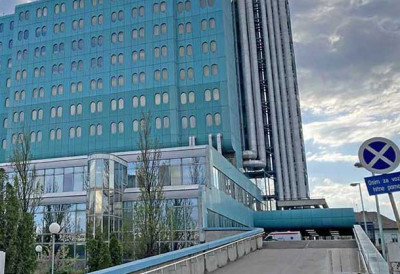 РЕКОНСТРУКЦИЈА ПРИСТУПНЕ РАМПЕ У ЗРЕЊАНИНУ Привремено заустављени радови на улазу у Ургентни центар