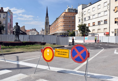 НОВА 43 СТАБЛА ДРВЕЋА И УРЕЂЕН ТРАВЊАК НА ПРЕКО 7.000 КВАДРАТА Споменици се враћају по завршетку радова на изнад подземних гаража