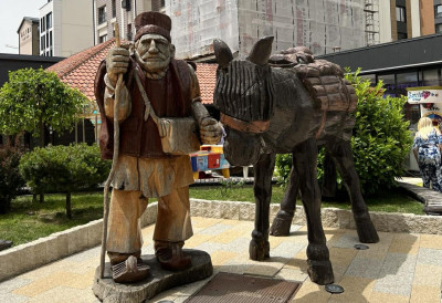 (ФОТО) ДА ЛИ ЗНАТЕ ШТА СУ РАДИЛЕ КИРИЏИЈЕ Тодор и његов коњ су симбол Златибора, а ова прича се иза тога крије