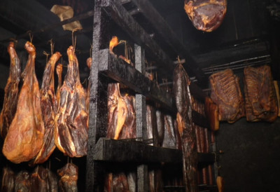 ИНДУСТРИЈСКЕ МЕСНЕ ПРЕРАЂЕВИНЕ КАНЦЕРОГЕНЕ КОЛИКО И ЦИГАРЕТЕ! На ово слово и бројеве морате обратити пажњу!