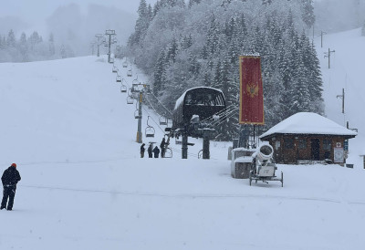 ОВДЕ ДНЕВНИ СКИ ПАС КОШТА 15 ЕВРА Стазе пуне као никад, а туристи стижу чак из Јужноафричке републике