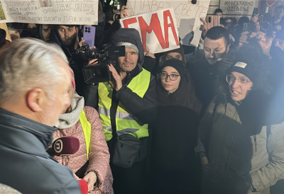 „Ема је била поново интубирана, али након тога...“ ПРЕД ОКУПЉЕНИ НАРОД ИЗАШАО ДИРЕКТОР ЧАЧАНСКЕ БОЛНИЦЕ - ово су његове речи