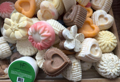 (ФОТО) САПУНИ ОД КАФЕ, С ЛАТИЦАМА НЕВЕНА... Кад је идеја сјајна, за ДОБАР БИЗНИС Кнез Михаилова није нужна НЕВЕНКА РАЗВИЛА ПОСАО У СВОЈОЈ КУЋИ