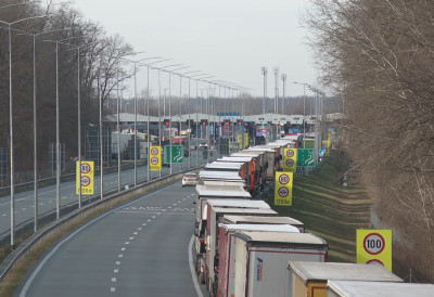 ГРАНИЧНИ ПРЕЛАЗИ ПАКАО ЗА ТЕРЕТЊАКЕ Ево где су задржавања најдужа!