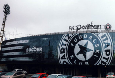 ФК ПАРТИЗАН ДЕМАНТОВАО НАПИСЕ Нисмо сменили тренера, ТРАЖИЛИ НАМ РОГАНОВИЋА И СИМИЋА!