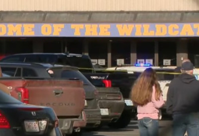 (ВИДЕО) Деца бежала и скривала се како би се спасила! ИМА МРТВИХ У ЈЕЗИВОЈ ПУЦЊАВИ У АМЕРИЦИ Хорор на хокејашкој утакмици два школска клуба