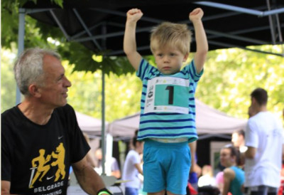 Schneider Electric улаже у будућност: Подршка иницијативи „SBR & W Tim za decu“ за зеленију генерацију