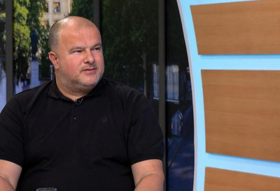 ЗЛАТНА КOПAЧКА, МИЛИОНИ И ВЕЧИТА ЖАЛ ЗА ПРОПУШТЕНИМ Животна прича Петра Пуаче - одрастао без оца, а фудбал га је држао на правом путу