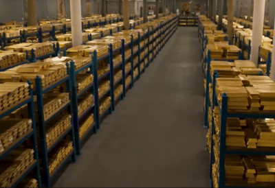 ВИШЕ ОД 5.000 ТОНА ЗЛАТА "УШУШКАНО" У 12 ОГРОМНИХ ПРОСТОРИЈА! Завирите у НАЈЧУВАНИЈИ ТРЕЗОР Овде свет чува своје богатство (ВИДЕО)