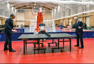 (ФОТО) "Он је најбољи стонотенисер међу политичарима" ВУЧИЋ О ОДИГРАО ПАРТИЈУ ПИНГ-ПОНГА С ТОКАЈЕВИМ