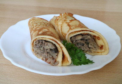 ПАЛАЧИНКЕ ИЗ СНОВА Пуњене месом и павлаком освојиће вас на први залогај