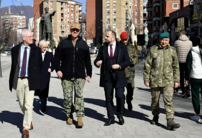 КОМАНДАНТИ КФОРА И НАТО-А СА СРБИМА МИТРОВИЦЕ И ЛЕПОСАВИЋА Закон остранцима мења све