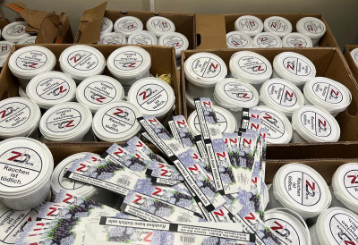 КРИЈУМЧАРИЛИ ЦИГАРЕТЕ МЕЂУ ПАЛЕТАМА ЛАМИНАТА Пали шверцери на два гранична прелаза