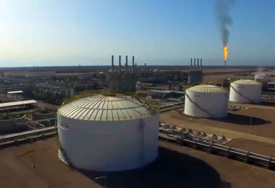 АМЕРИЧКИ ЕНЕРГЕТСКИ КОЛОС ”УЛАЗИ У ИГРУ” Потписани споразуми о преузимању Лукоиловог нафтног поља