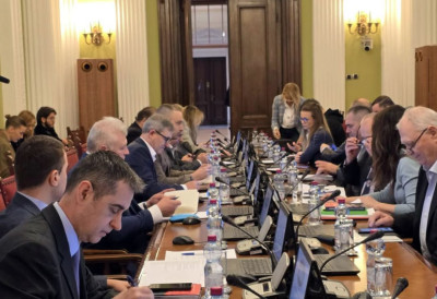 УСКОРО ПОЧИЊЕ ИСПЛАТА ПРЕМИЈЕ ЗА МЛЕКО ЗА ЧЕТВРТИ КВАРТАЛ Од понедељка јавни позив за подстицаје по хектару ОДБОР ЗАСЕДАО 6 САТИ