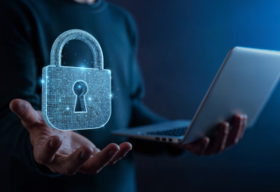 Сајбер криминалци не мирују СВАКОГ ДАНА СВЕ ВИШЕ НАПАДА НА ДРЖАВНЕ ИНСТИТУЦИЈЕ И КРИТИЧНУ ИНФРАСТРУКТУРУ, КАЖЕ РЕНАТ ГИМАДИЈЕВ