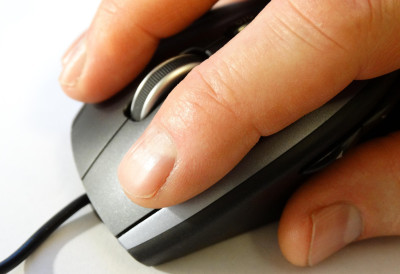 МЛАЂАХНИ ГЕЈМЕР ОБОРИО СВЕТСКИ РЕКОРД У КЛИКТАЊУ Кажипрст ће вас заболети кад видите колико пута притисне миш у минути